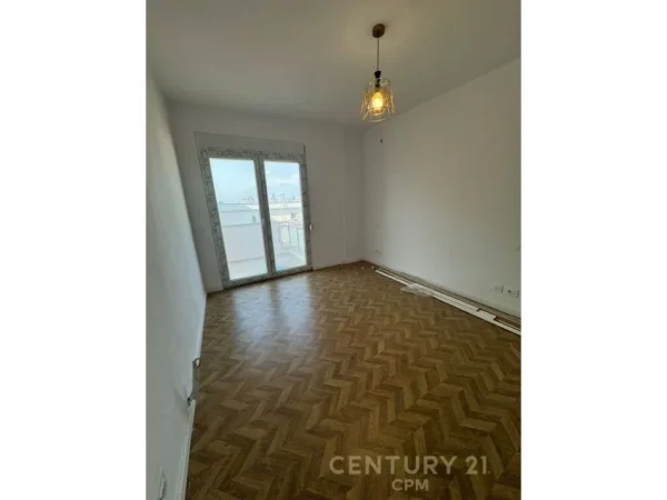 Tirane, jepet me qera apartament Kati 3, 99 m² 180.000 € (kodra e diellit)