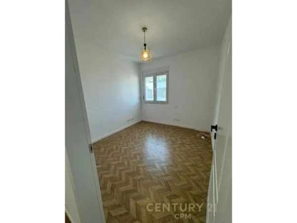 Tirane, jepet me qera apartament Kati 3, 99 m² 180.000 € (kodra e diellit)