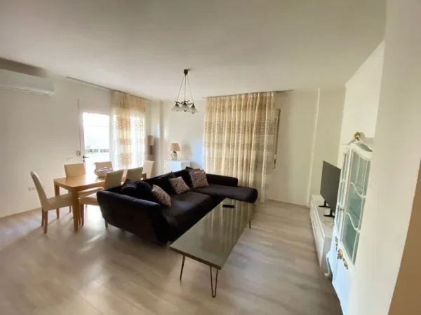 Tirane, jepet me qera apartament 1+1 Kati 2, 80 m² 600 € (Kopshti Zologjik)