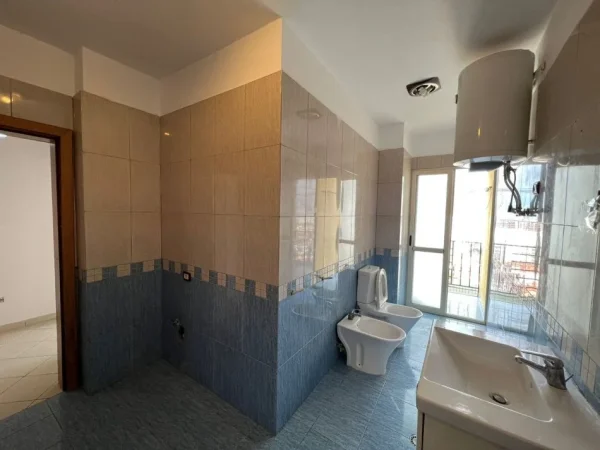 Tirane, shitet apartament 2+1 Kati 11, 117 m² 170.000 € (Parku)