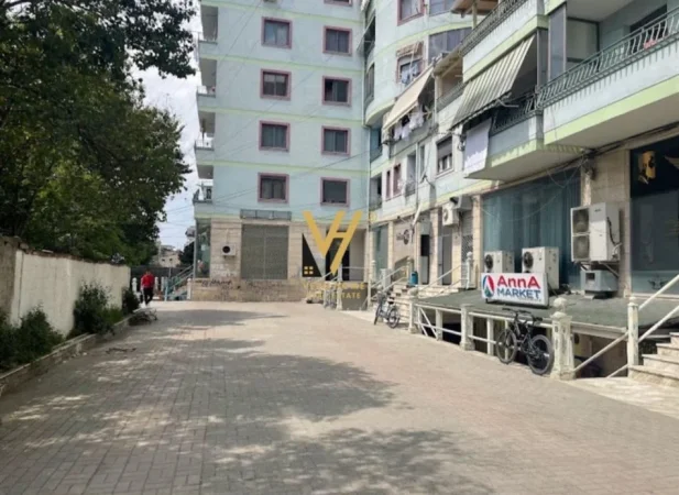 Tirane, shitet dyqan Kati 0, 150 m² 210.000 € (TREGU ELEKTRIK)