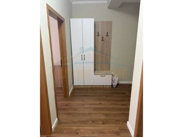 Tirane, jepet me qera apartament 2+1 Kati 7, 101 m² 450 € (UNAZA E RE)