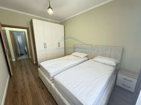 Tirane, jepet me qera apartament 2+1 Kati 7, 101 m² 450 € (UNAZA E RE)