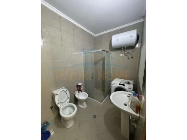 Tirane, jepet me qera apartament 2+1 Kati 7, 101 m² 450 € (UNAZA E RE)