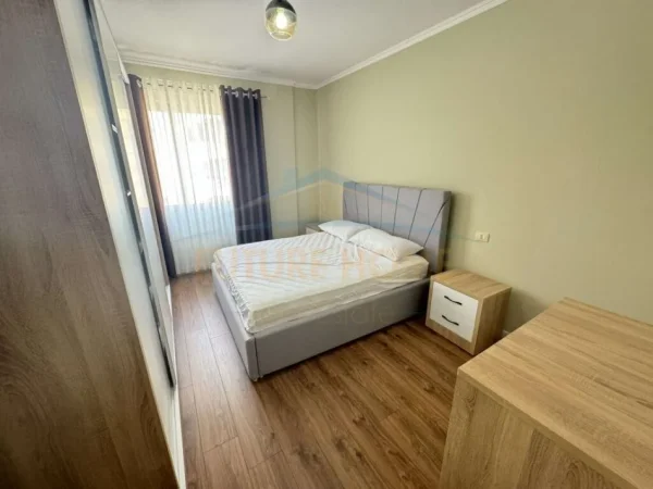 Tirane, jepet me qera apartament 2+1 Kati 7, 101 m² 450 € (UNAZA E RE)