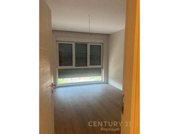 Tirane, jepet me qera apartament 2+1 Kati 6, 111 m² 750 € (Xhamllik)