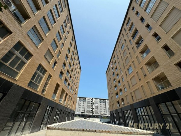 Tirane, jepet me qera apartament 2+1 Kati 6, 111 m² 750 € (Xhamllik)