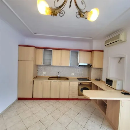 Tirane, jepet me qera apartament 2+1 Kati 8, 87 m² 600 € (Rruga Kavajes)