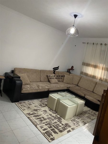 Tirane, jepet me qera apartament 2+1 Kati 3, 75 m² 500 € (XHAMLLIKU)