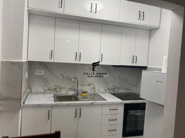 Tirane, jepet me qera apartament 2+1 Kati 3, 75 m² 500 € (XHAMLLIKU)