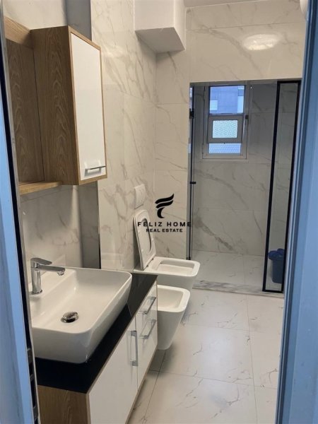 Tirane, jepet me qera apartament 2+1 Kati 3, 75 m² 500 € (XHAMLLIKU)