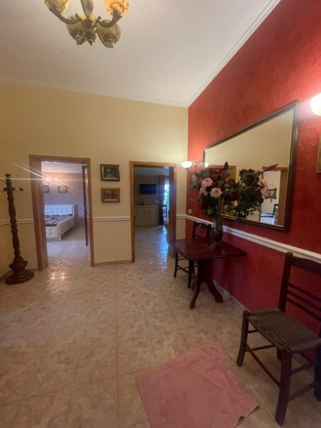 Tirane, jepet me qera apartament 2+1+Ballkon Kati 1, 100 m² 480 € (KOMUNA E PARISIT)