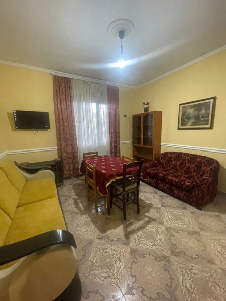 Tirane, jepet me qera apartament 2+1+Ballkon Kati 1, 100 m² 480 € (KOMUNA E PARISIT)