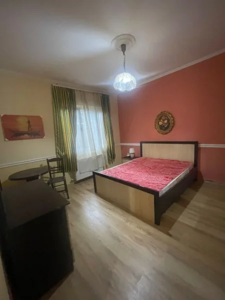 Tirane, jepet me qera apartament 2+1+Ballkon Kati 3, 100 m² 550 € (KOMUNA E PARISIT)