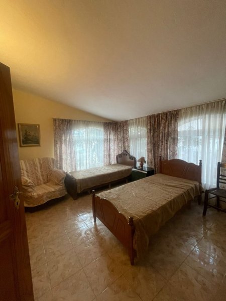 Tirane, jepet me qera apartament 2+1+Ballkon Kati 3, 100 m² 550 € (KOMUNA E PARISIT)
