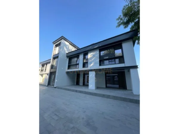 Tirane, shitet apartament 3+1+Verande + 2 Poste Parkimi,  Kati 0, 167 m² 392.508 € (Rezidenca Altea, Rruga e Elbasanit)