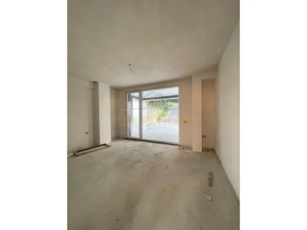 Tirane, shitet apartament 3+1+Verande + 2 Poste Parkimi,  Kati 0, 167 m² 392.508 € (Rezidenca Altea, Rruga e Elbasanit)