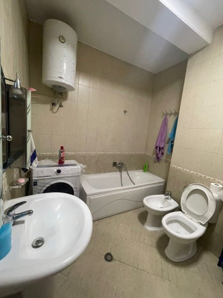 Tirane, jepet me qera apartament 2+1+Ballkon Kati 2, 120 m² 620 € (DON BOSKO)
