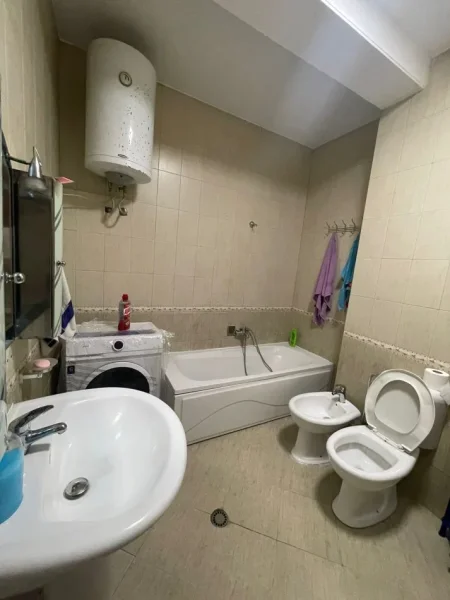 Tirane, jepet me qera apartament 2+1+Ballkon Kati 2, 120 m² 620 € (DON BOSKO)