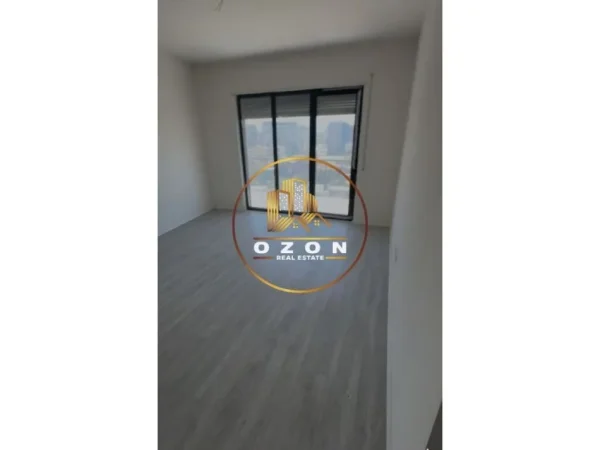 Shitet Super Apartament 2+1 Tek Fusha e Aviacionit!