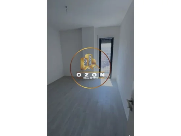 Shitet Super Apartament 2+1 Tek Fusha e Aviacionit!