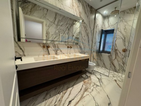 Durres, jepet me qera apartament 3+1+Aneks+Ballkon Kati 4, 120 m² 1.200 € (Rruga Egnatia , prane qendres Blue star .)