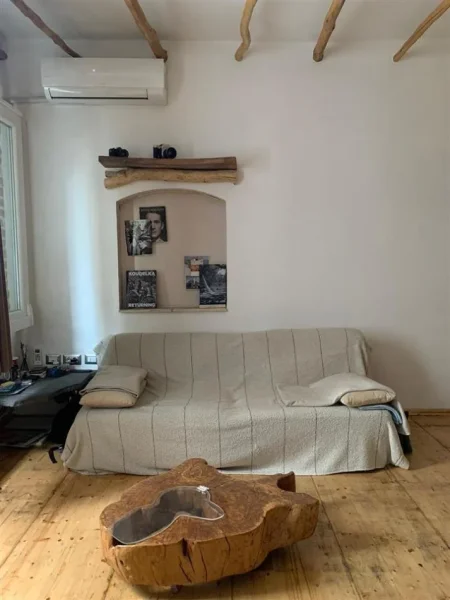 Tirane, jepet me qera apartament 1+1 Kati 4, 74 m² 700 € (SHALLVARET)