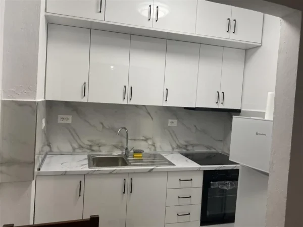 Tirane, jepet me qera apartament 2+1 Kati 3, 74 m² 500 € (rruga Qemal Stafa)