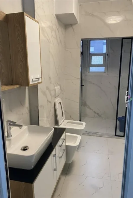 Tirane, jepet me qera apartament 2+1 Kati 3, 74 m² 500 € (rruga Qemal Stafa)