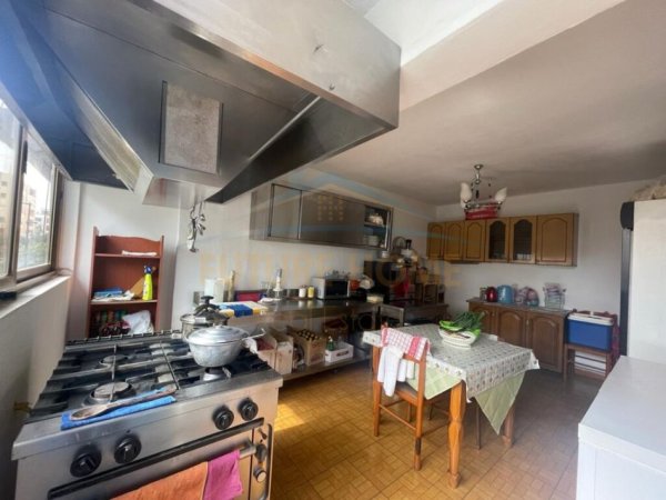 Durres, jepet me qera bar-resorant Kati 2, 160 m² 1.200€ (Prane Drejtoria Policis)