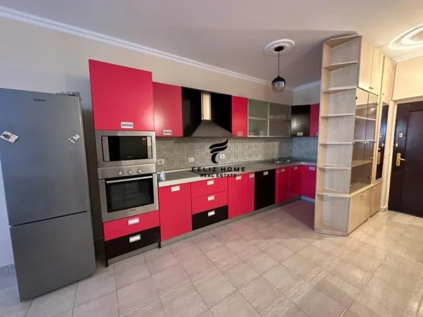 Tirane, jepet me qera apartament 2+1 Kati 2, 109 m² 700 € (RRUGA E DURRESIT)