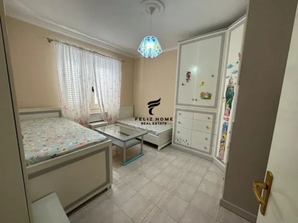 Tirane, jepet me qera apartament 2+1 Kati 2, 109 m² 700 € (RRUGA E DURRESIT)