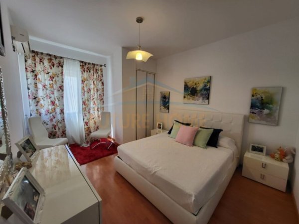 Durres, jepet me qera apartament 2+1+Aneks+Ballkon Kati 4, 100 m² 800 € (RRuga Taulantia , Vollga)