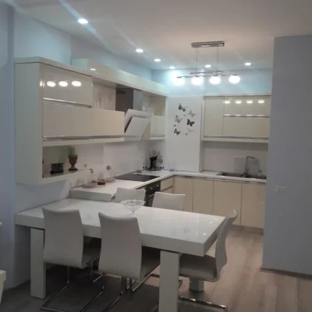 Tirane, jepet me qera apartament 2+1+Ballkon Kati 6, 120 m² 1.000 € (SELVIA)