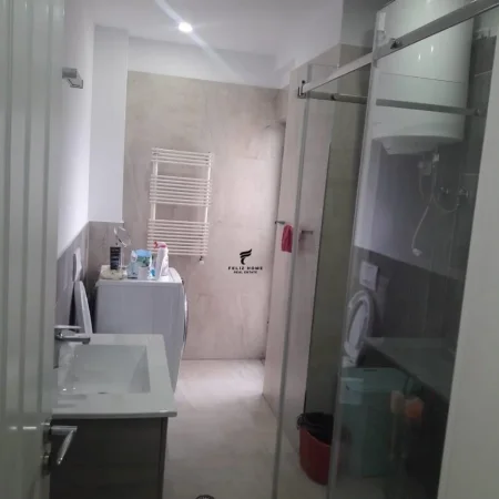Tirane, jepet me qera apartament 2+1+Ballkon Kati 6, 120 m² 1.000 € (SELVIA)