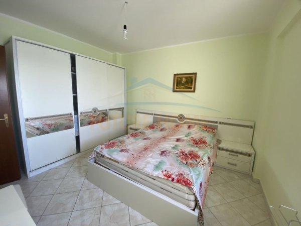Durres, jepet me qera apartament 3+1+Ballkon Kati 7, 130 m² 600 € (Prane rruga Taulantia , Vollga)