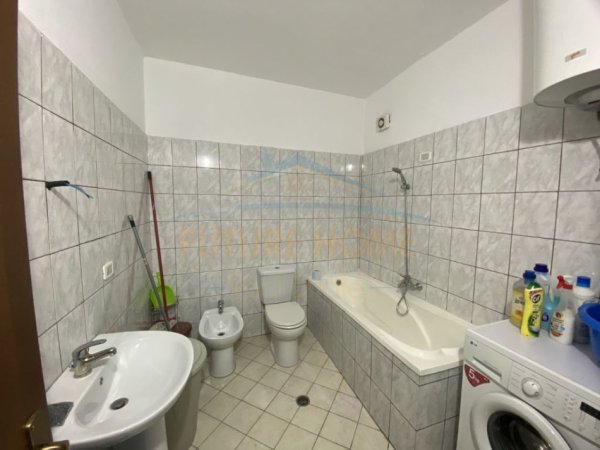 Durres, jepet me qera apartament 3+1+Ballkon Kati 7, 130 m² 600 € (Prane rruga Taulantia , Vollga)