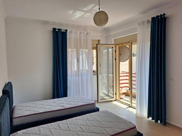 Tirane, jepet me qera apartament 2+1 Kati 4, 110 m² 700 € (Liqeni i Thate)