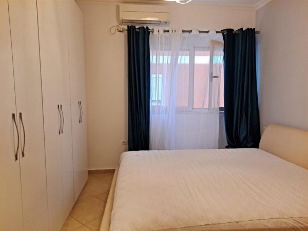 Tirane, jepet me qera apartament 2+1 Kati 4, 110 m² 700 € (Liqeni i Thate)