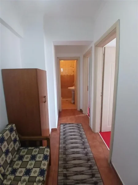 Tirane, jepet me qera apartament 2+1 Kati 3, 90 m² 480 € (Laprake)