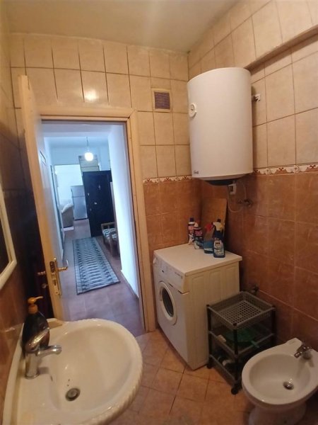 Tirane, jepet me qera apartament 2+1 Kati 3, 90 m² 480 € (Laprake)
