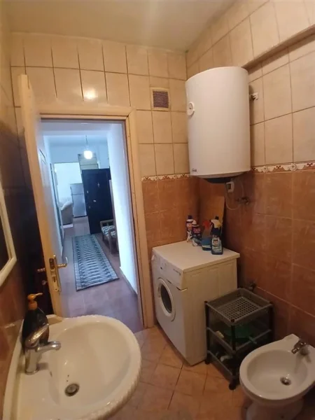 Tirane, jepet me qera apartament 2+1 Kati 3, 90 m² 480 € (Laprake)