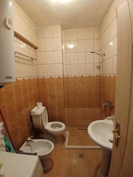 Tirane, jepet me qera apartament 2+1 Kati 3, 90 m² 480 € (Laprake)