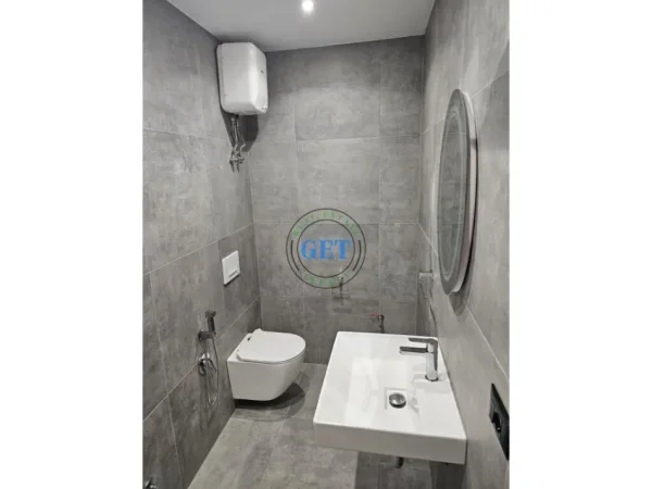 Durres, jepet me qera dyqan Kati 0, 86 m² 1.500 € (Rruga e Portit, Durres)