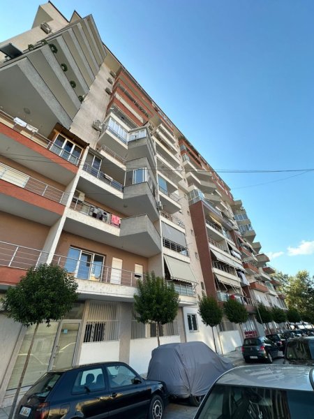 Pogradec, shitet apartament 1+1 Kati 0, 75 m² 97.500 € (Pogradec)