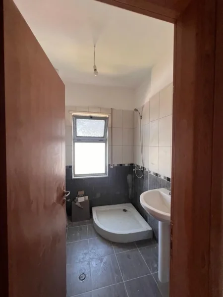 Durres, shitet apartament 2+1+Aneks+Ballkon Kati 5, 98 m² 80.000 € (Te spitali)
