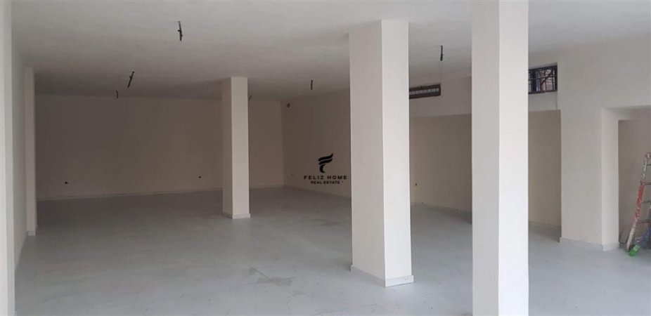 Tirane, jepet me qera dyqan Kati 0, 145 m² 1.500 € (BRRYLI)