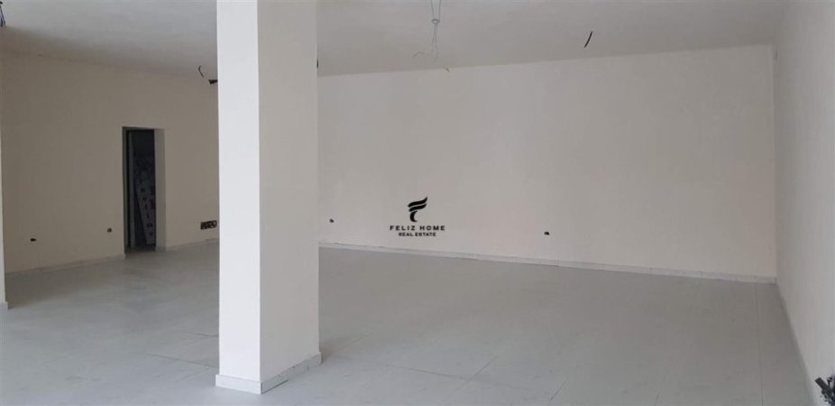 Tirane, jepet me qera dyqan Kati 0, 145 m² 1.500 € (BRRYLI)