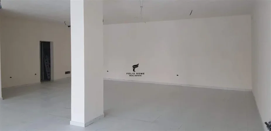Tirane, jepet me qera dyqan Kati 0, 145 m² 1.500 € (BRRYLI)