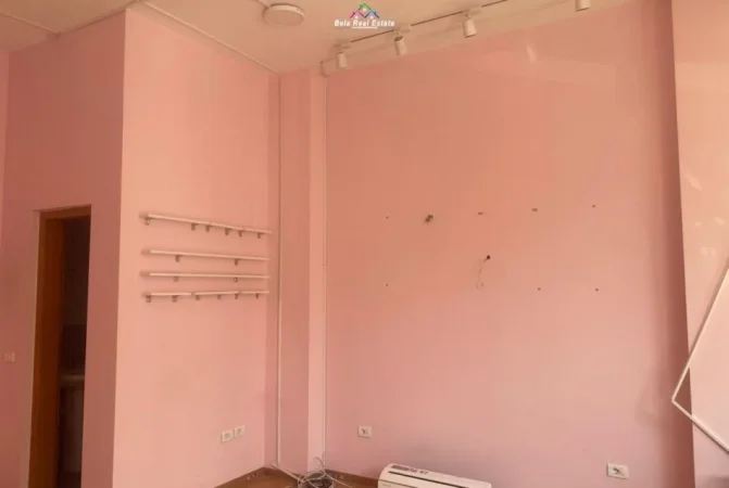 Tirane, jepet me qera dyqan Kati 0, 41 m² 300 € (Qytet studenti)